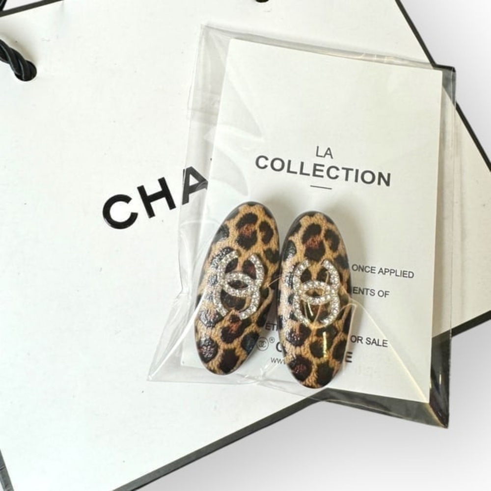 CHANEL 2Pc Leopard Print White Rhinestone CC Oval L.A.C Hair Clips - Picture 3 of 3
